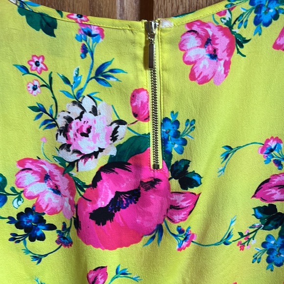 Express short sleeve Chelsea top blouse - Picture 3 of 4